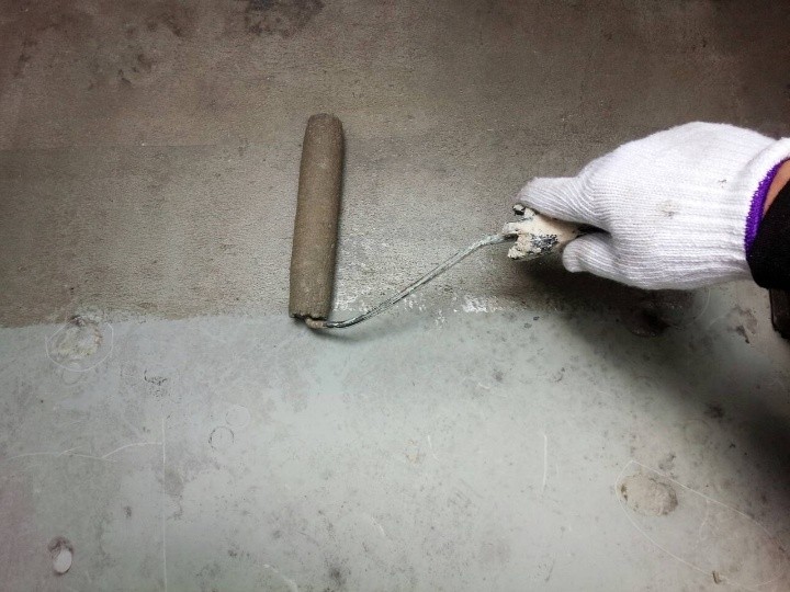下塗り作業