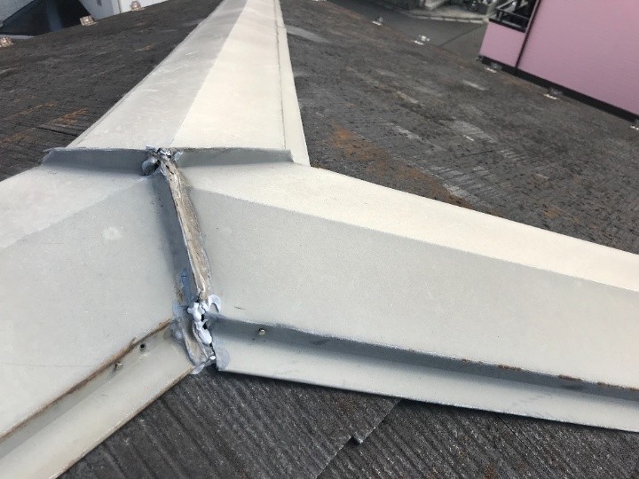 棟板金ジョイント部のシーリング劣化