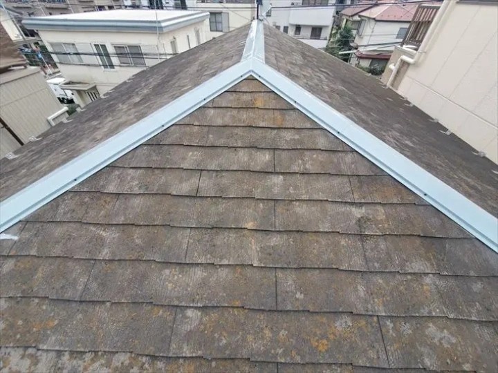 釘浮きした棟板金へ樹脂製貫板を採用した棟板金交換工事を行い耐風性を強化