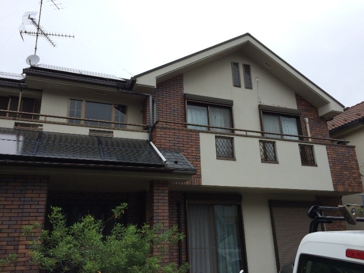 屋根外壁塗装工事前のお住まい