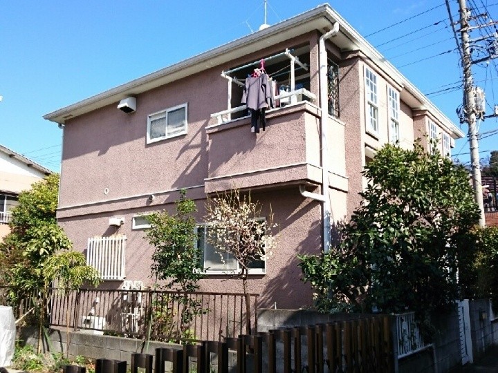 屋根外壁塗装工事前のお住まい