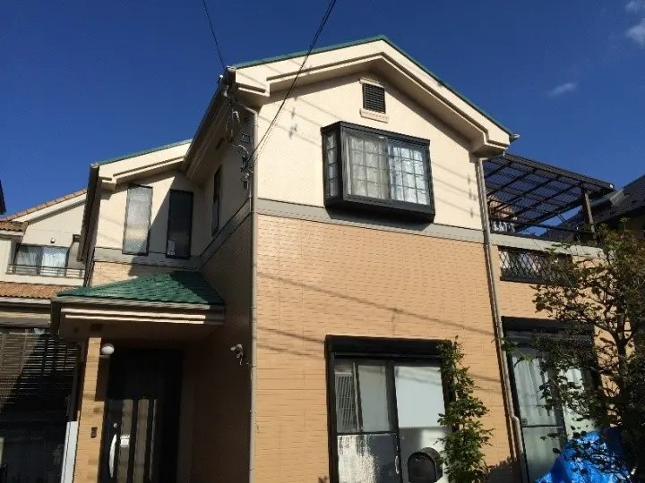 築17年の傷んだ屋根外壁に塗料材「パーフェクトシリーズ」を用いて塗装工事したお住まい