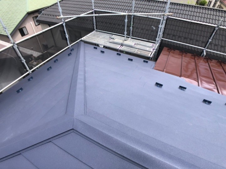 スーパーガルテクトを用いた屋根葺き替え工事後のお住まい