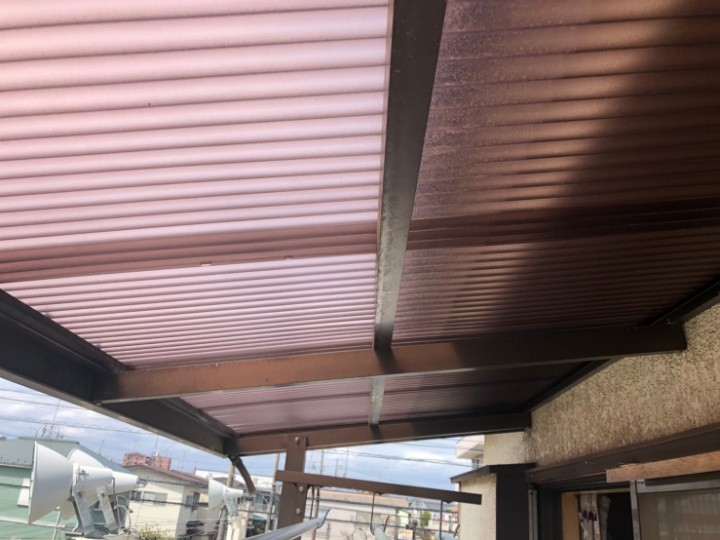 バルコニー波板屋根をポリカーボネート波板へ全面交換工事したお住まい
