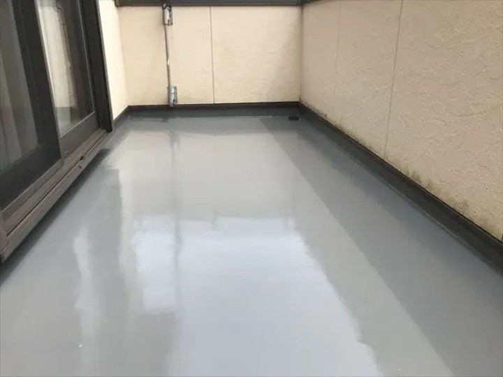 ベランダに通気緩衝工法のウレタン防水工事したお住まい