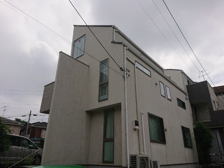 屋根外壁塗装工事前のお住まい