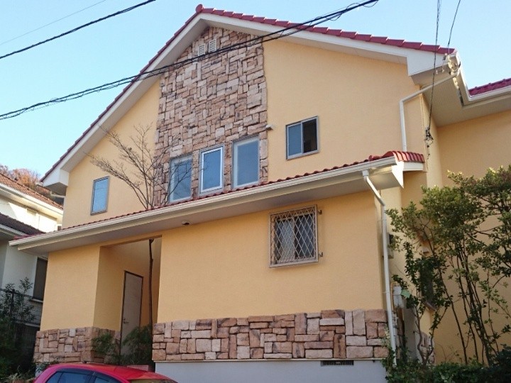 モニエル瓦をハイルーフマイルドシリコンで塗装工事したお住まい