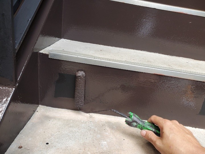 ファインシリコンフレッシュで「中塗り」作業