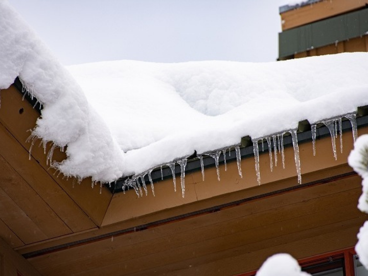 屋根の雪害に火災保険を適用するポイント