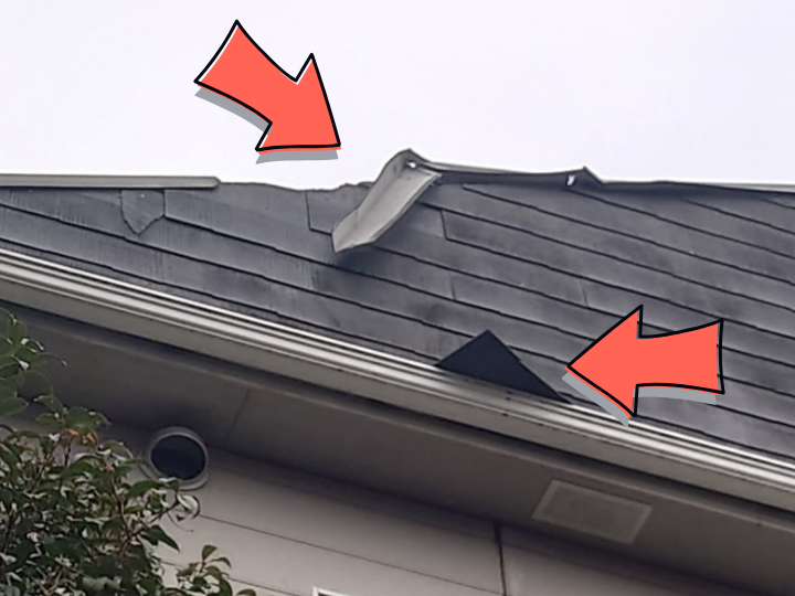 ケラバ板金が浮いて危険な状態