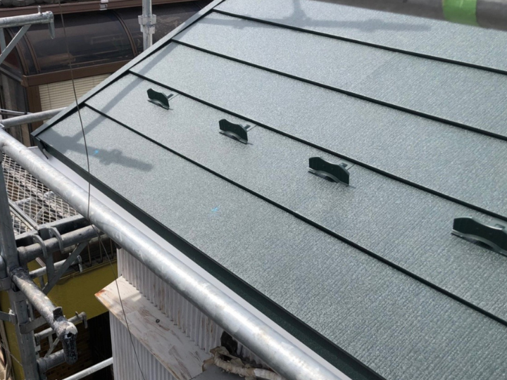 雪止め金具の設置